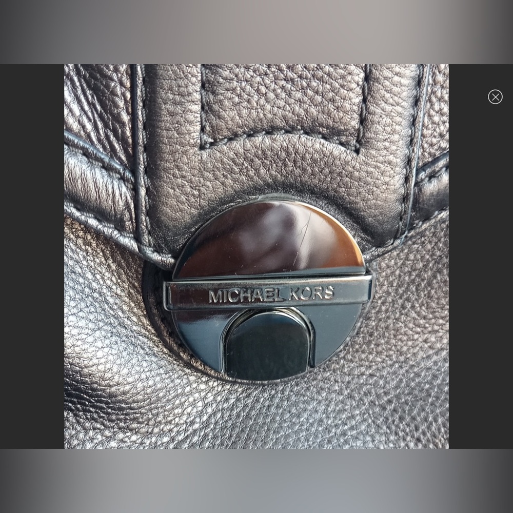 Michael Kors hand bag in metallic silver - Picture 12 of 12